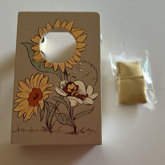 Disney Parks EPCOT 2024 Flower & Garden Festival SPIKE THE BEE Mini Cornhole NEW - Picture 1 of 7